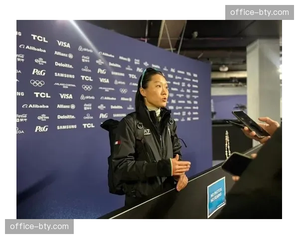 齐梦瑶与队员建立平等沟通模式 共同研判录像解决技术问题