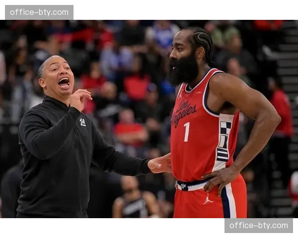 泰伦卢第三节调整挡拆发起 加兰伦纳德连线单节合砍24分 泰伦卢第三节调整挡拆发起 加兰伦纳德连线单节合砍24分